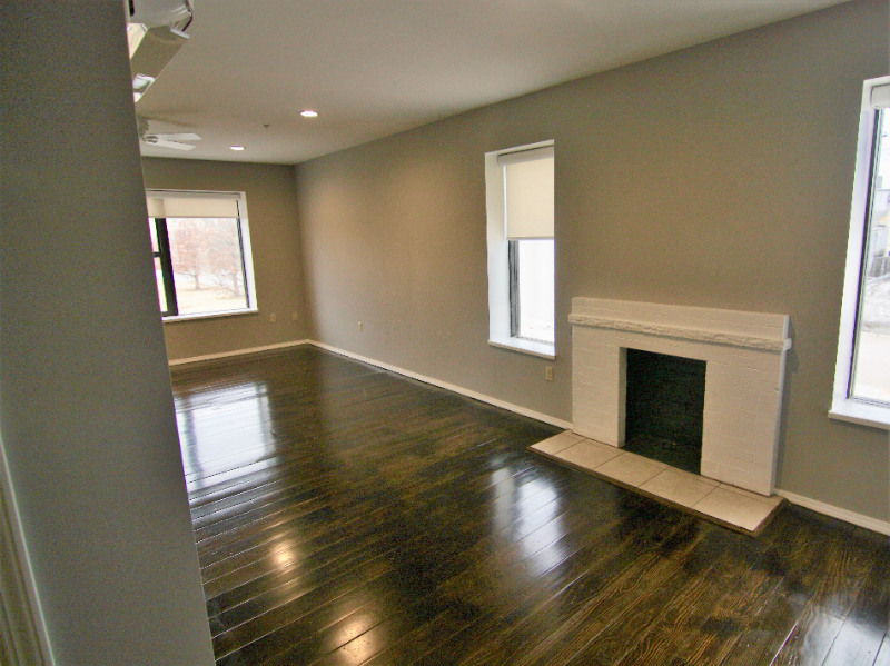1306 E 11th St #4 - Photo 2 of 8