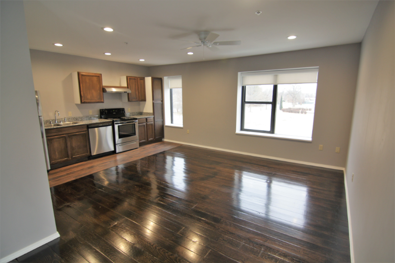 1306 E 11th St #4 - Photo 3 of 8