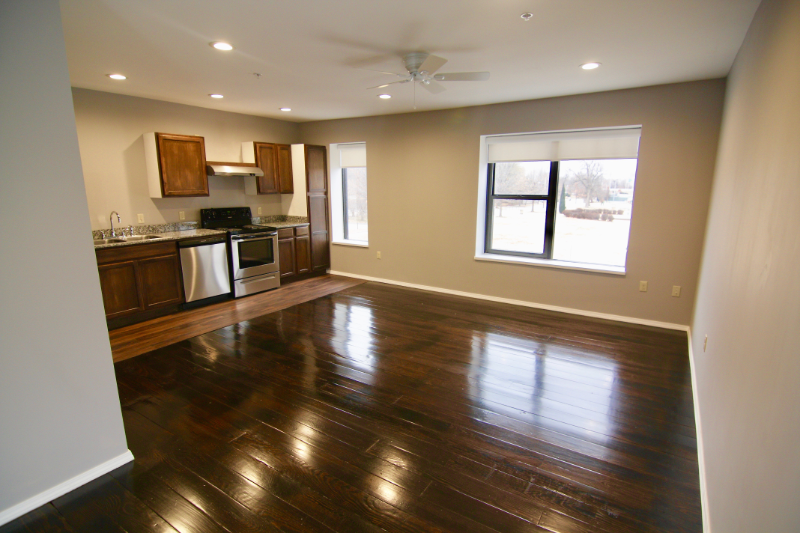 1306 E 11th St #4 - Photo 4 of 8