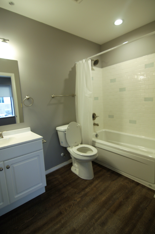 1306 E 11th St #4 - Photo 7 of 8