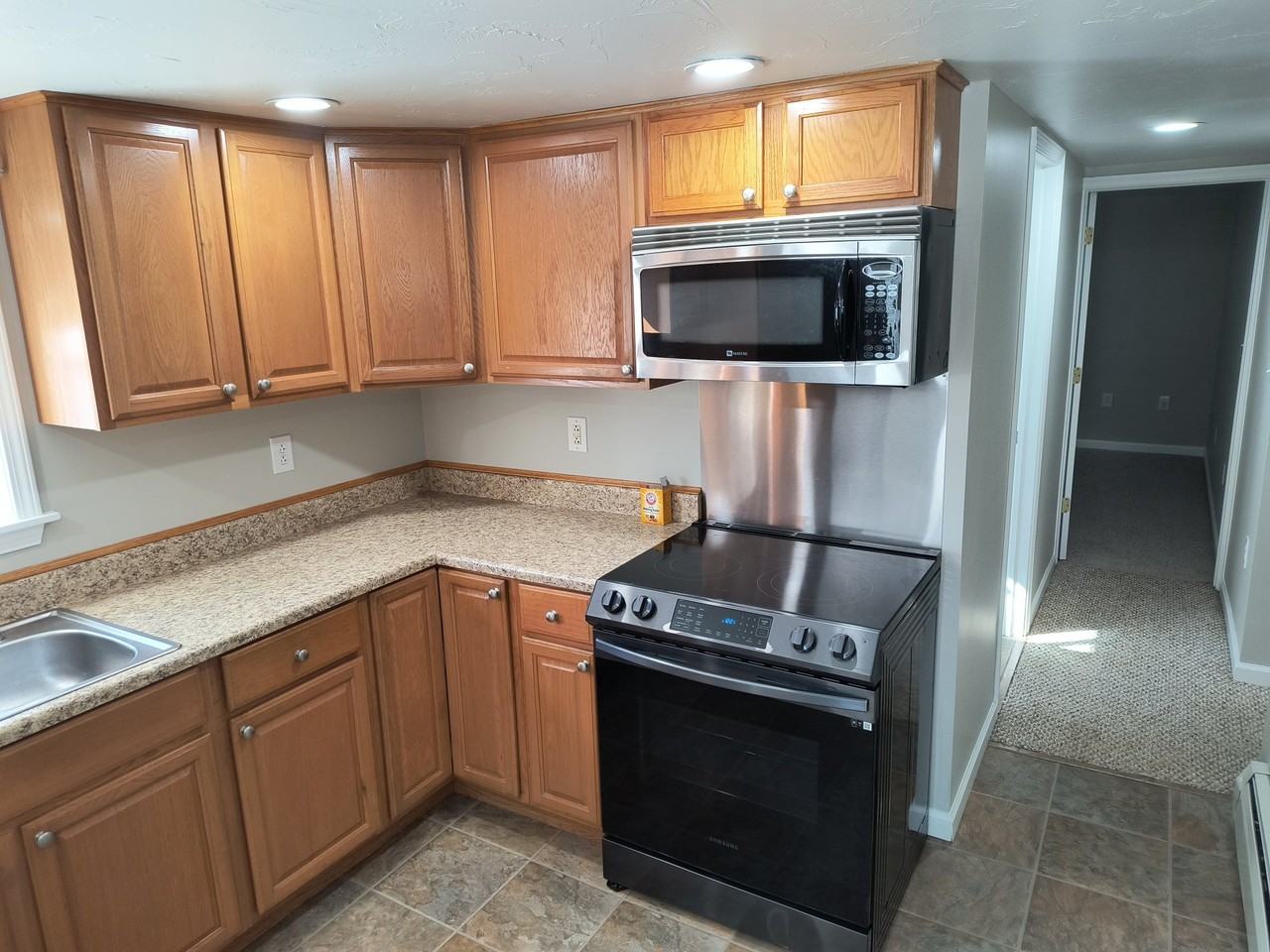1130 Morris Ave - Photo 3 of 12