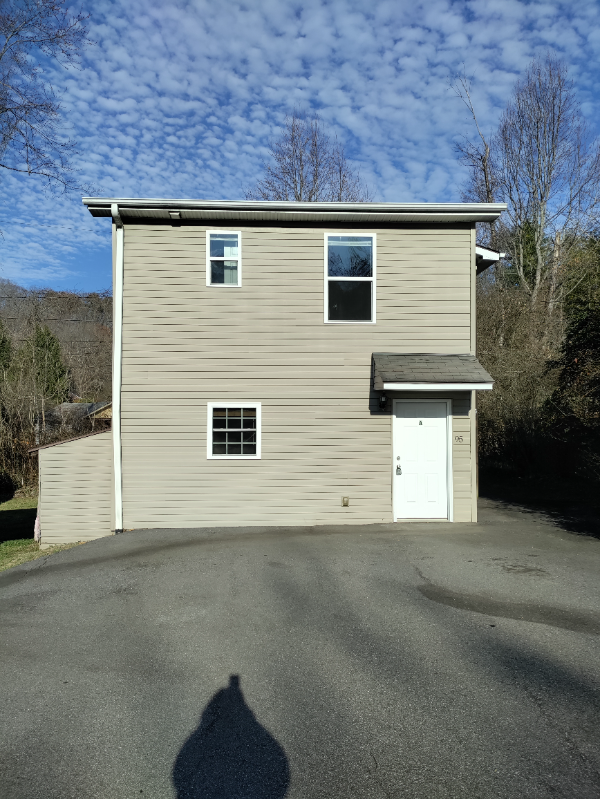 95 Rutherford Rd #B - Photo 2 of 15