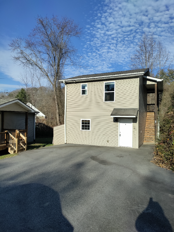 95 Rutherford Rd #B - Photo 3 of 15