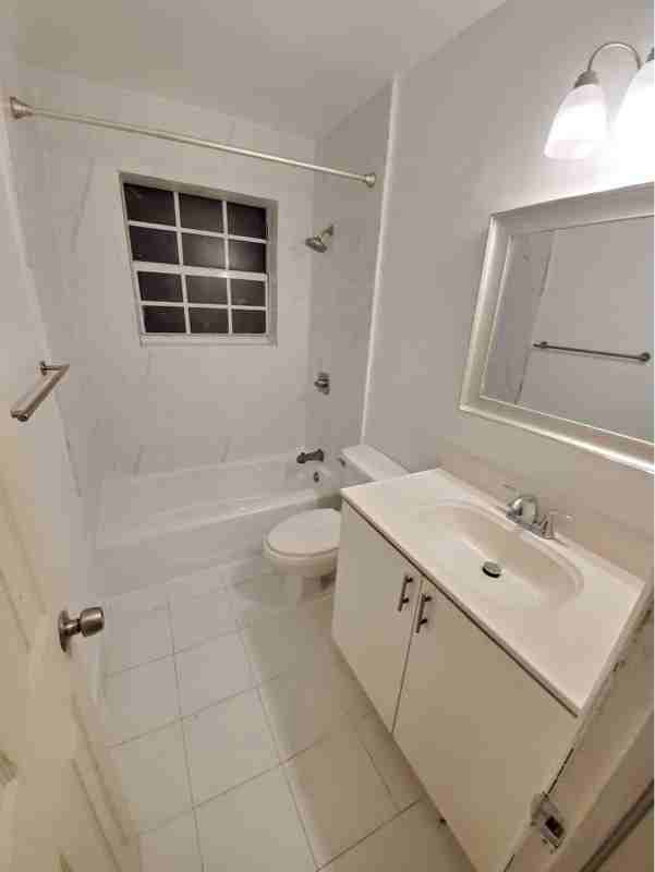 19721 Ne 11th Pl - Photo 2 of 10