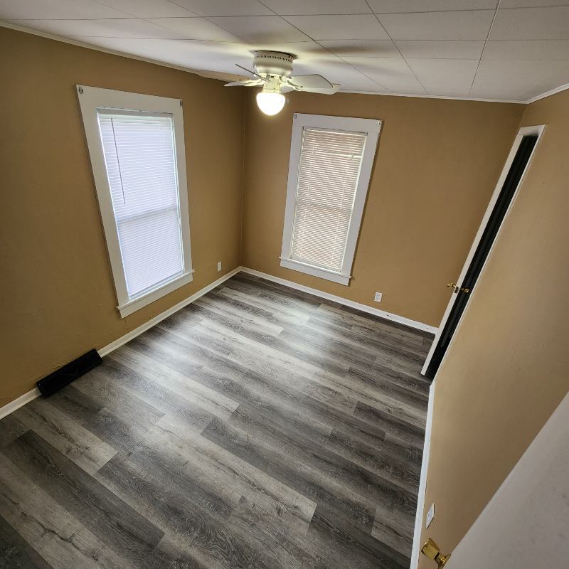 1109 E 15th St - Photo 5 of 8