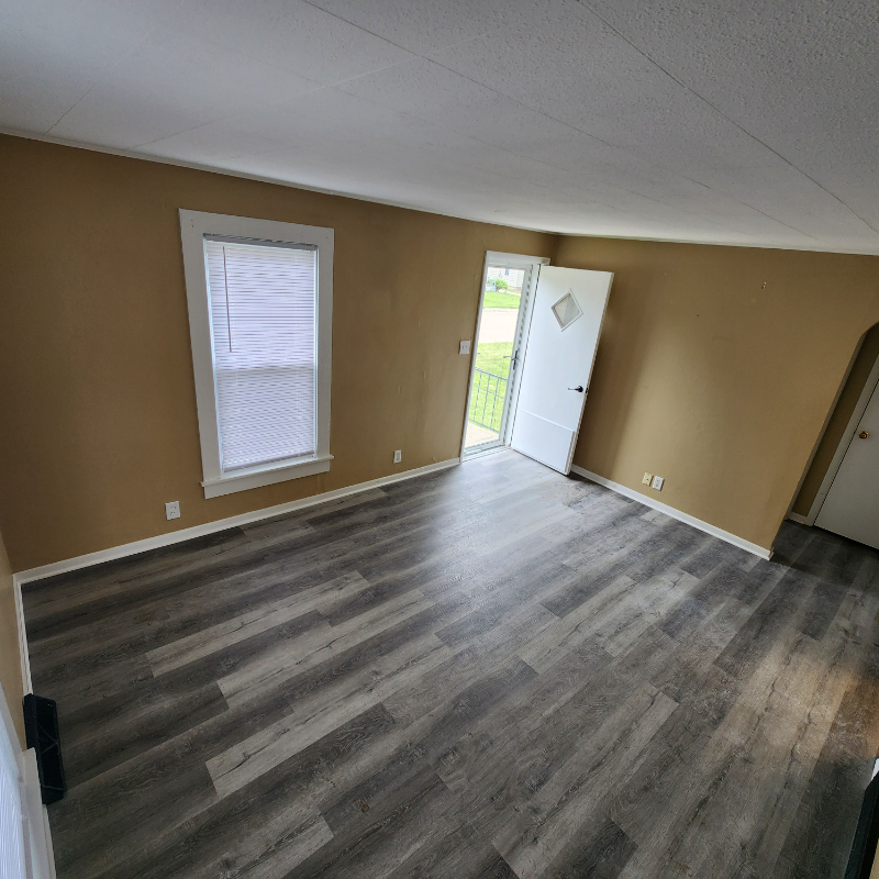 1109 E 15th St - Photo 7 of 8