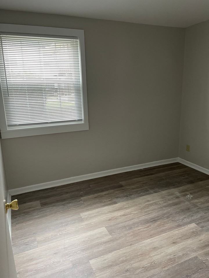 Pine Bridge Apartments - Photo 3 of 4