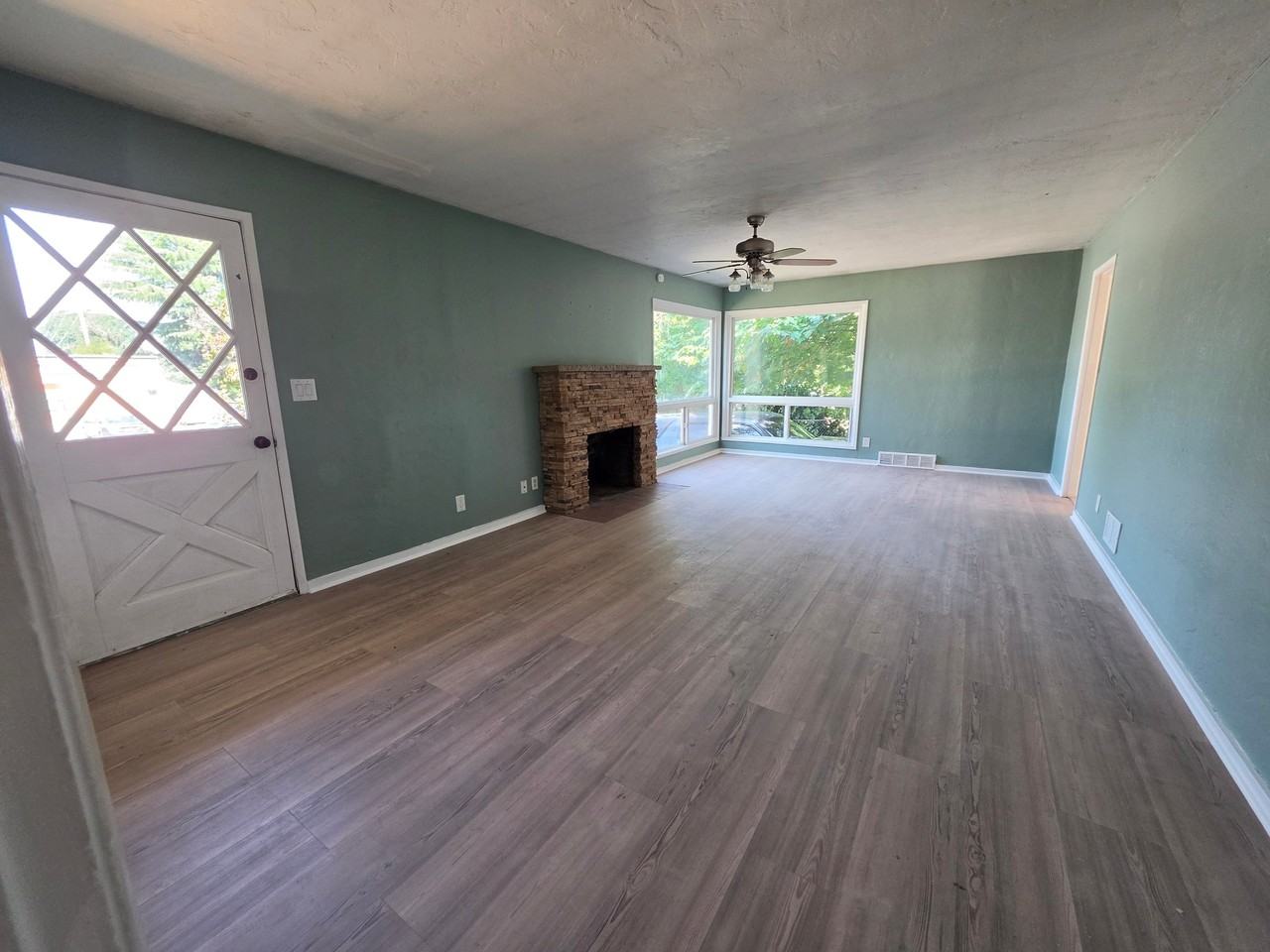 1420 Madrona Ave Se - Photo 3 of 8