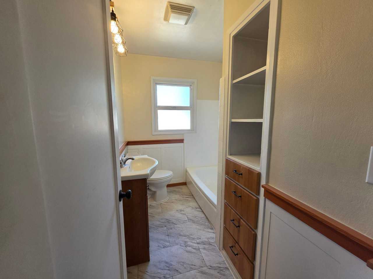 1420 Madrona Ave Se - Photo 6 of 8