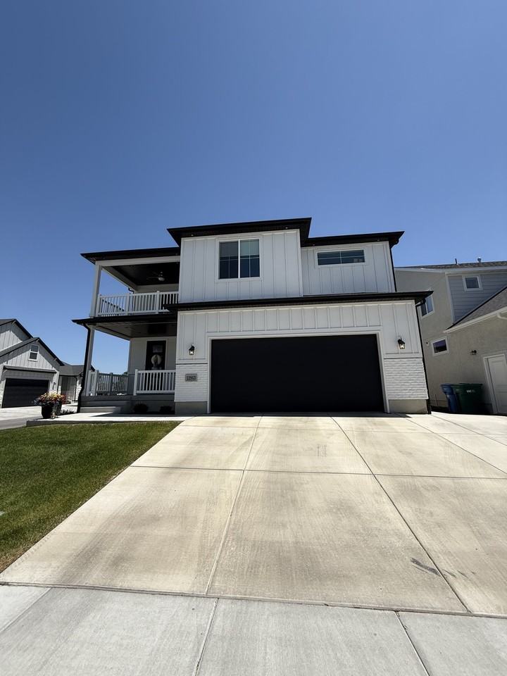 12863 S Berlynn Dr - Photo 2 of 16