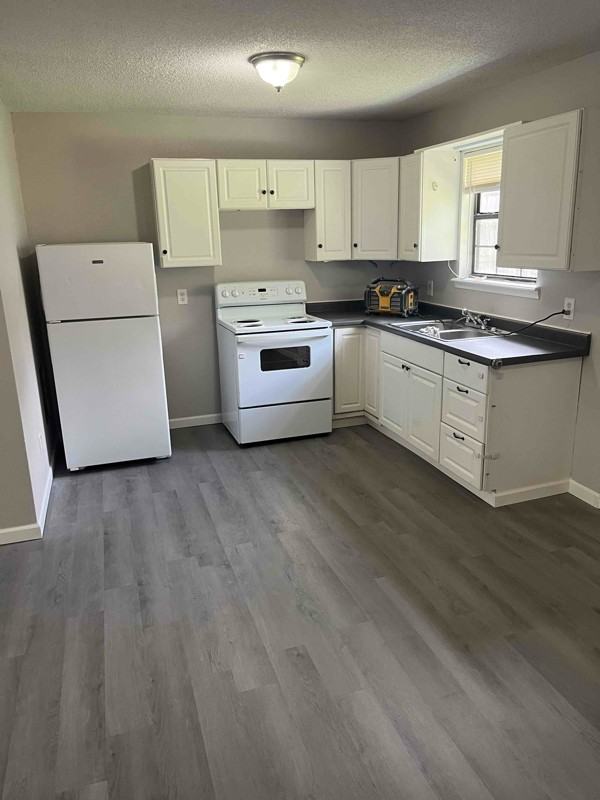 1308 E Sycamore St #B - Photo 3 of 4