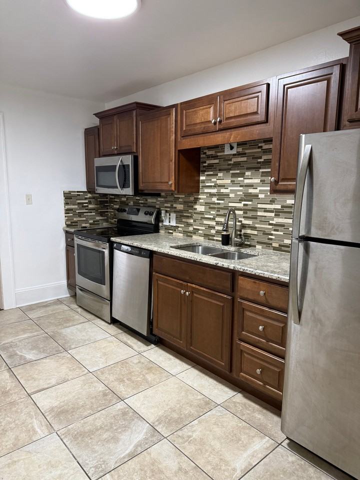 315 Hillcrest Dr - Photo 5 of 11