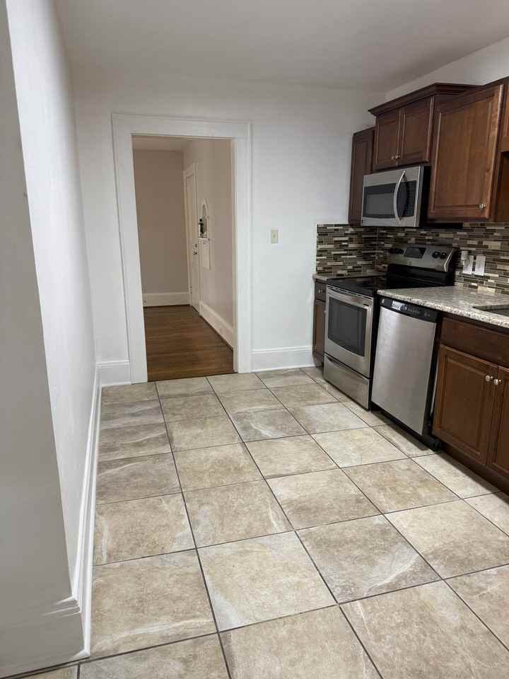315 Hillcrest Dr - Photo 6 of 11