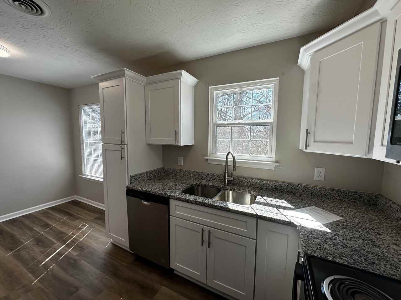 1506 Batts Blvd #4