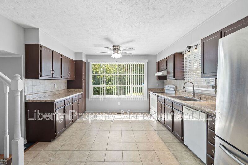 5406 Leesburg Ct - Photo 5 of 15