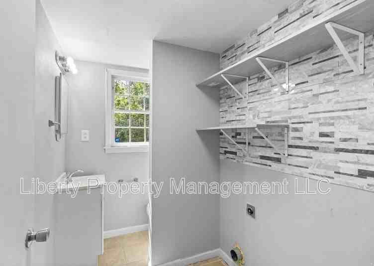 5406 Leesburg Ct - Photo 6 of 15