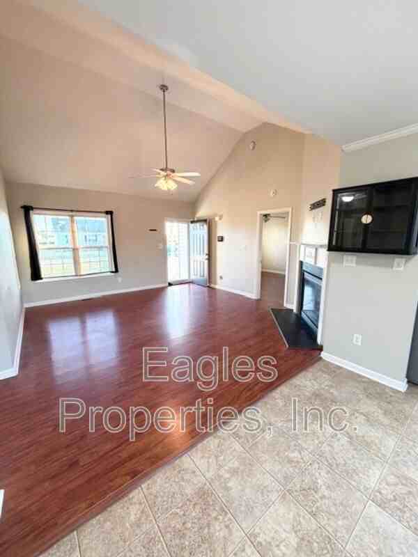 200 Labrador Ct - Photo 3 of 16