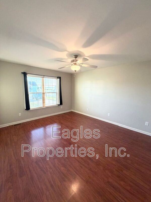 200 Labrador Ct - Photo 4 of 16