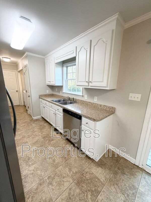 200 Labrador Ct - Photo 7 of 16