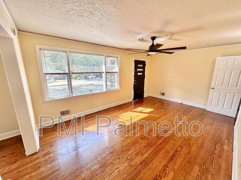 3727 Maybank St - Photo 7 of 30