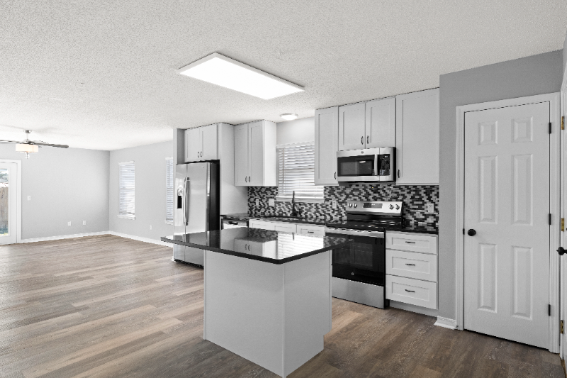 1872 Vineyard St - Photo 3 of 34