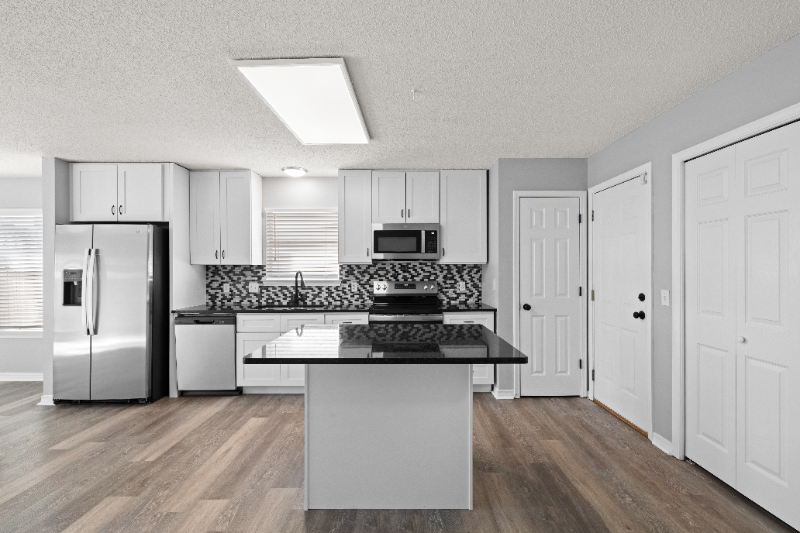 1872 Vineyard St - Photo 4 of 34