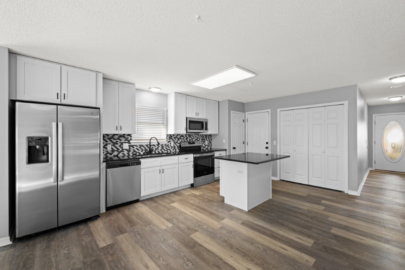 1872 Vineyard St - Photo 5 of 34