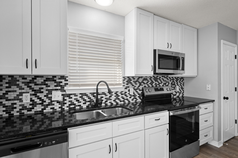 1872 Vineyard St - Photo 7 of 34