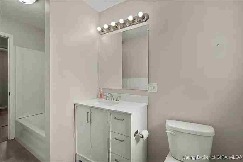 456 Thompson St - Photo 4 of 20