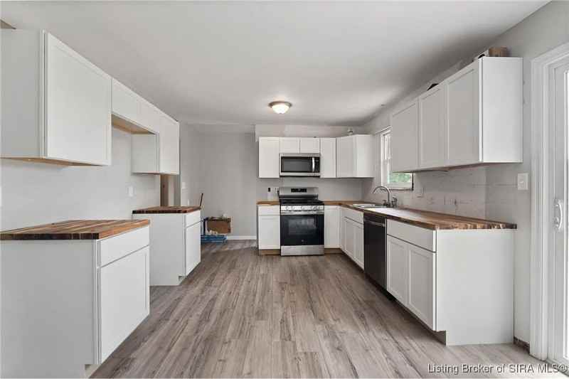 456 Thompson St - Photo 5 of 20