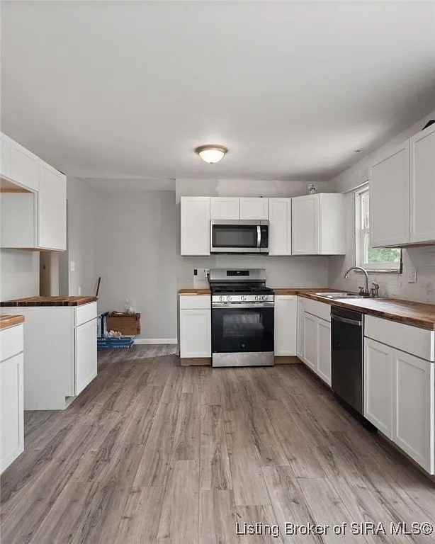 456 Thompson St - Photo 6 of 20