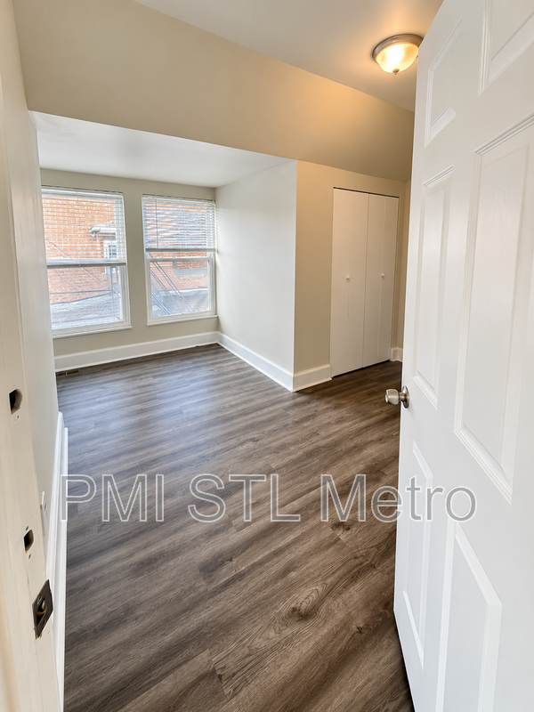 5206 Vernon Ave #2W - Photo 2 of 8