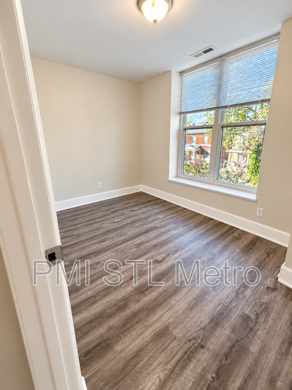 5206 Vernon Ave #2W - Photo 7 of 8