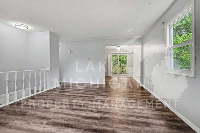 2555 Ridgemoor Dr Se - Photo 4 of 12