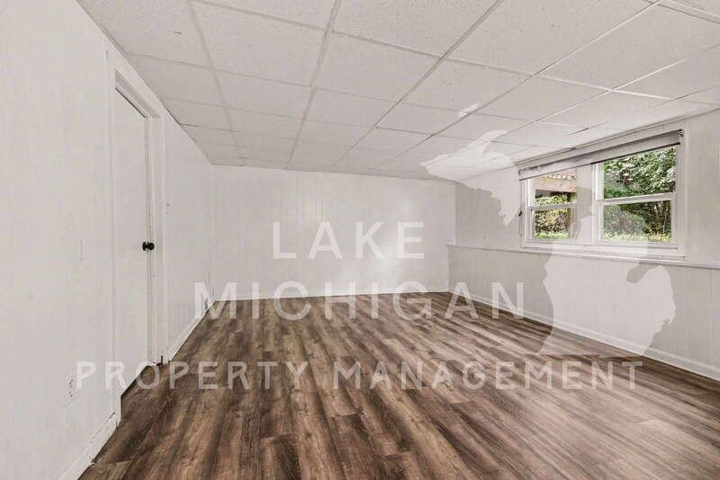 2555 Ridgemoor Dr Se - Photo 7 of 12