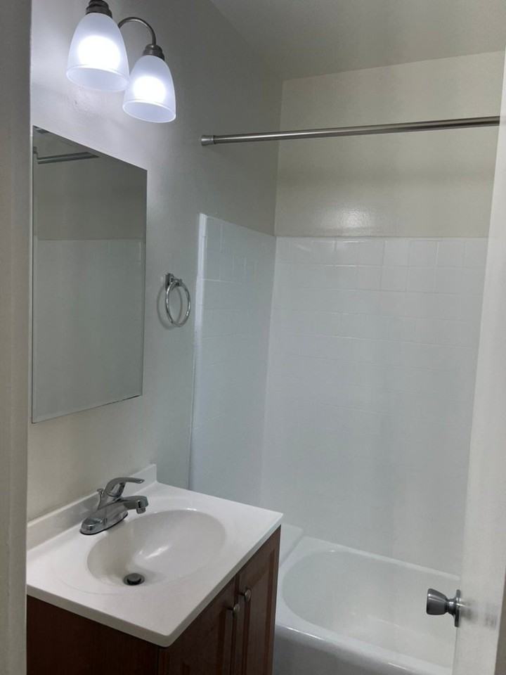 214 W Maple St #19 - Photo 4 of 8