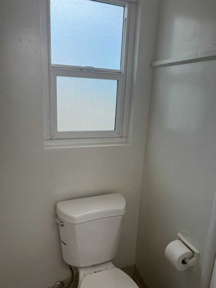 214 W Maple St #19 - Photo 6 of 8