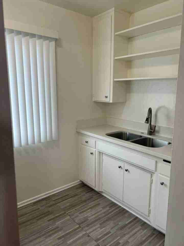 214 W Maple St #19 - Photo 7 of 8