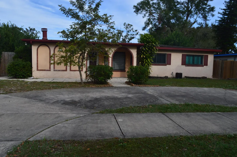 3557 Arbutus Ln