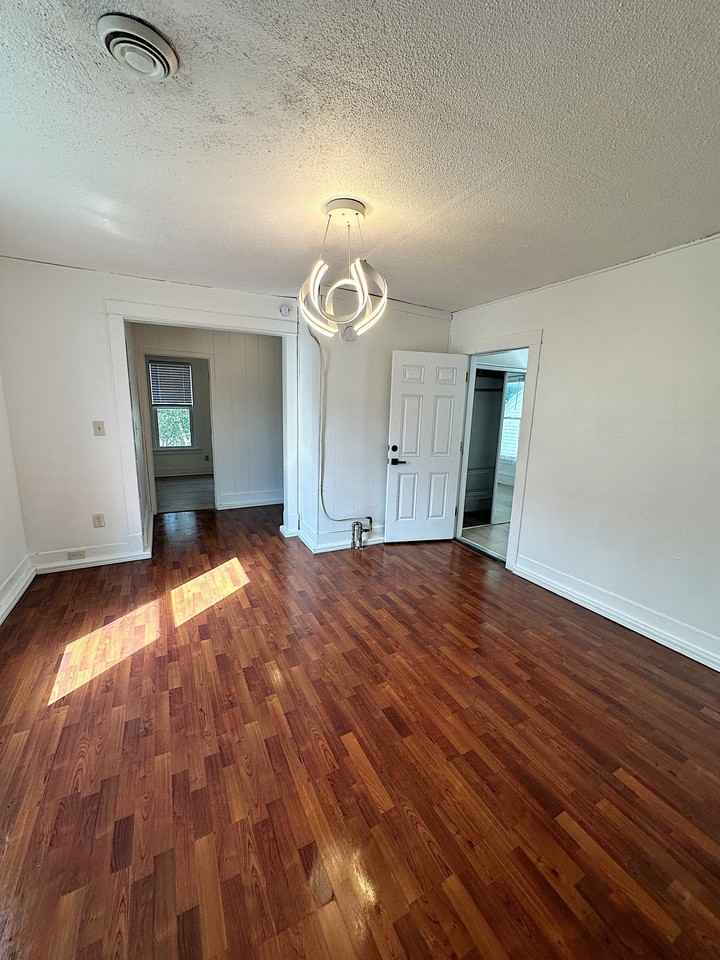 824 18 1/2 Ave Ne #2 - Photo 2 of 12
