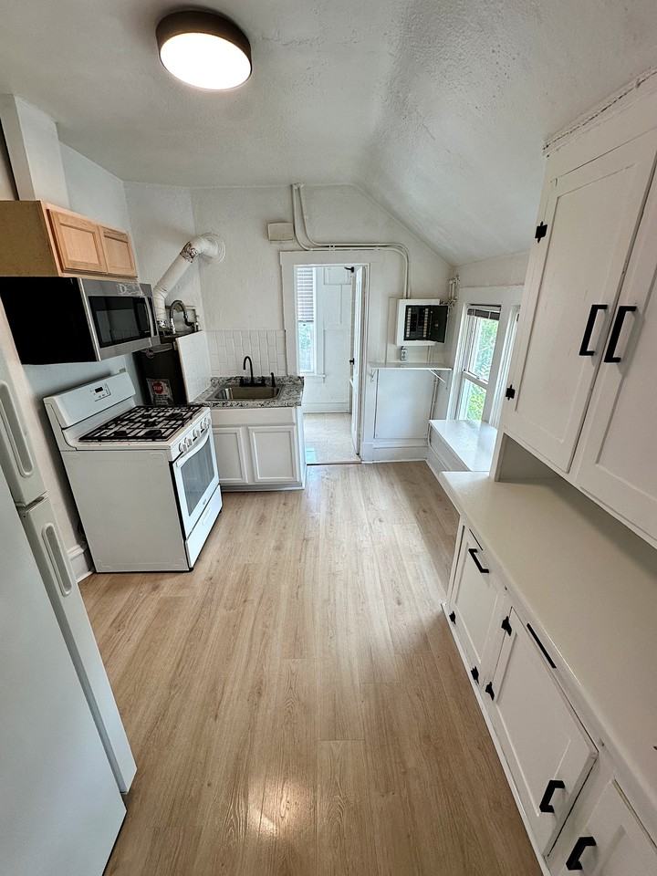 824 18 1/2 Ave Ne #2 - Photo 3 of 12