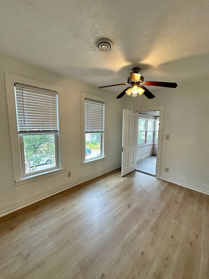 824 18 1/2 Ave Ne #2 - Photo 4 of 12