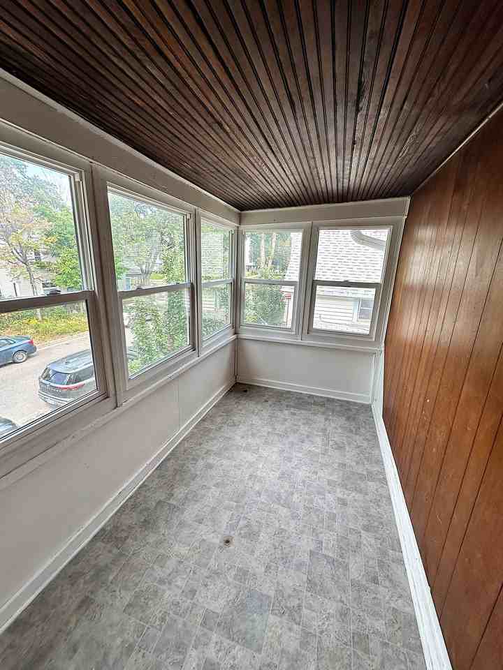 824 18 1/2 Ave Ne #2 - Photo 5 of 12