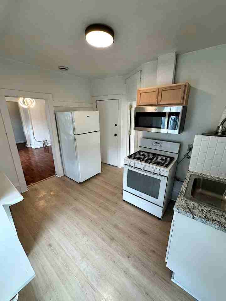 824 18 1/2 Ave Ne #2 - Photo 7 of 12