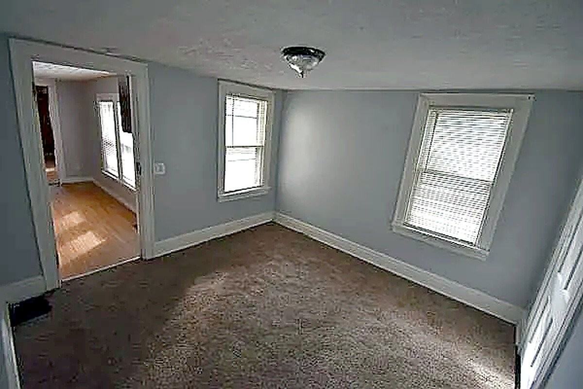 15 Saint Clair St #2 - Photo 4 of 9