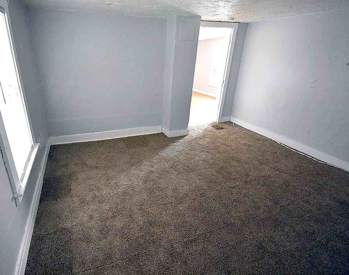 15 Saint Clair St #2 - Photo 6 of 9