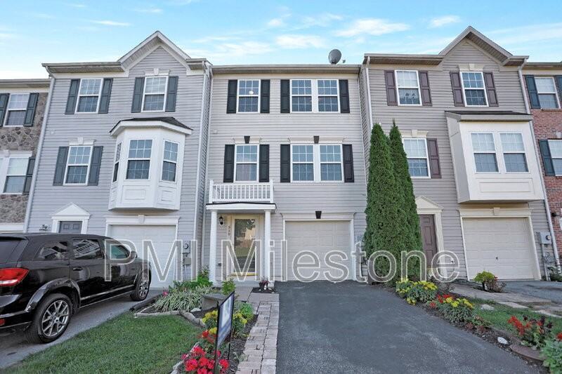 930 Monet Dr - Photo 2 of 44