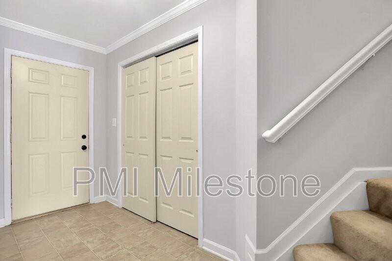 930 Monet Dr - Photo 4 of 44