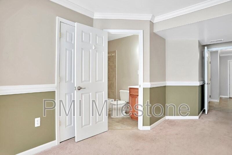 930 Monet Dr - Photo 5 of 44