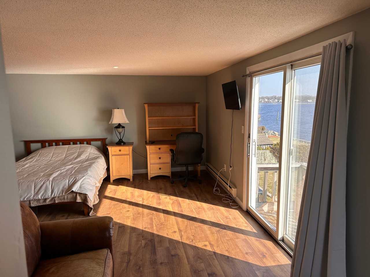 96 Seaview Ave #B - Photo 6 of 16